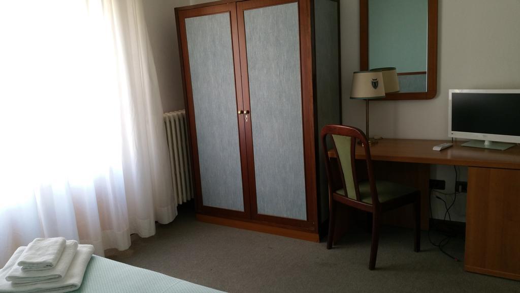 Hotel Redi Montecatini Terme Oda fotoğraf